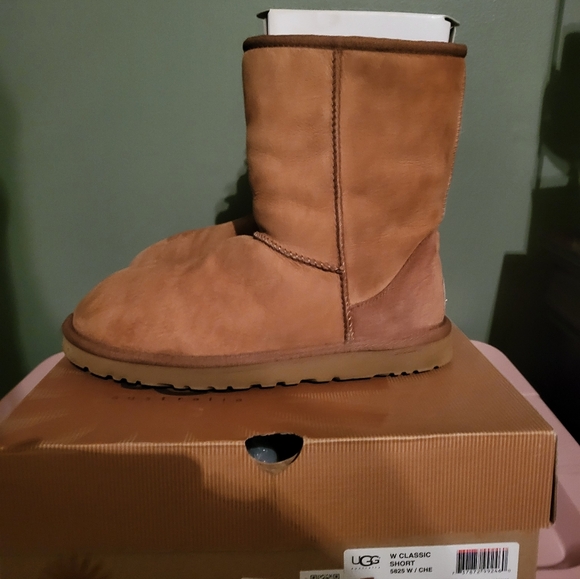 UGG Classic Chestnut Boots - Picture 3 of 4